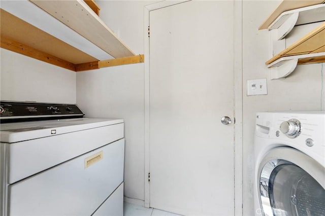 344 E Reed St, Covina, CA 91723 - laundry area featuring washing machine and clothes dryer