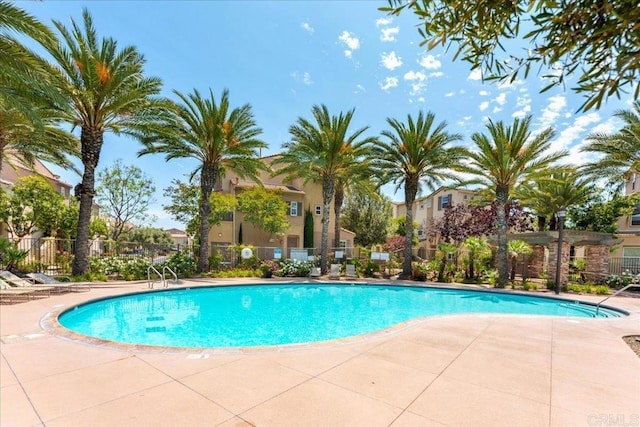 31210 Strawberry Tree Ln Unit 52, Temecula, CA 92592 - community pool with a patio