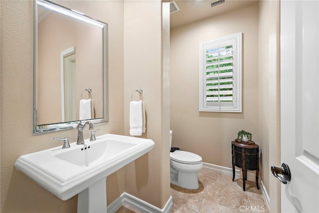 21 Corte Lomas Verdes, San Clemente, CA 92673 - bathroom with toilet, baseboards, and tile patterned floors
