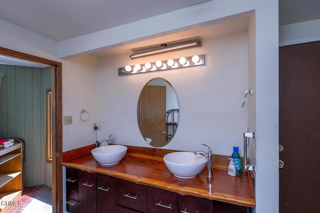 633 Norumbega Dr, Monrovia, CA 91016 - bathroom featuring double vanity