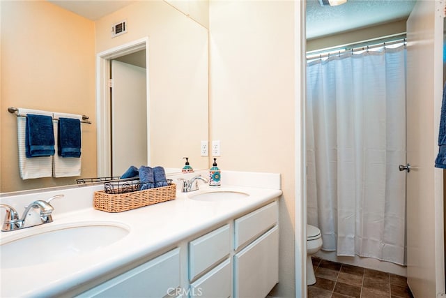 382 Settlers Rd, Upland, CA 91786 - bathroom with double vanity, toilet, and curtained shower
