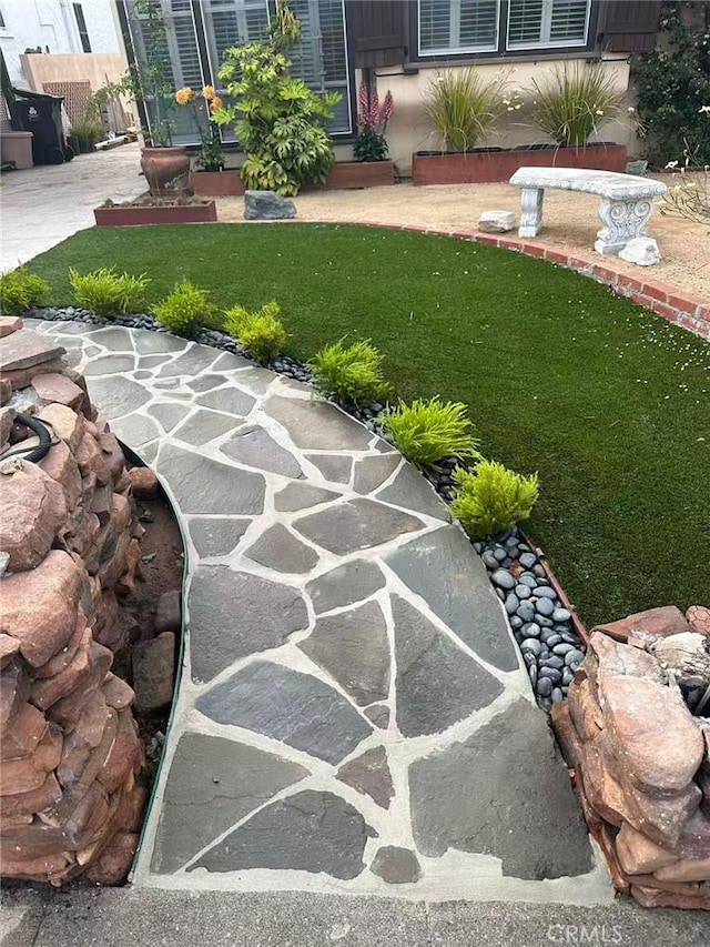 405 Waterview, Playa Del Rey, CA 90293 - view of green lawn