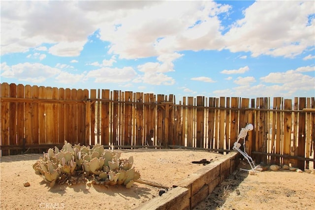 1910 Artesia Ave, Landers, CA 92285 - view of yard