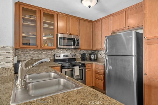 1023 Vista Del Cerro Dr Unit 205, Corona, CA 92879 - kitchen featuring stainless steel appliances, a sink, decorative backsplash, and brown cabinets