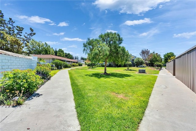 2119 Via Puerta Unit Q, Laguna Woods, CA 92637 - view of yard