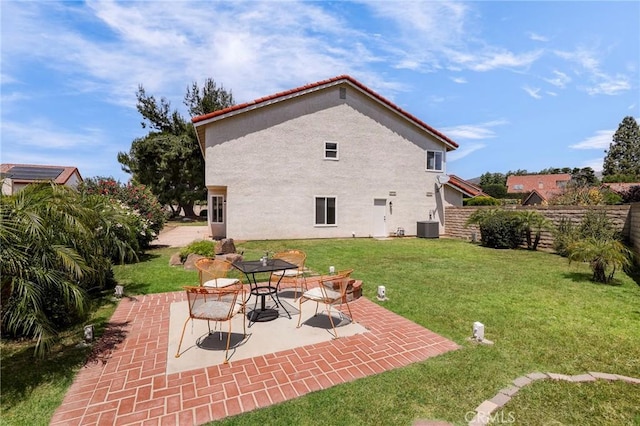 3016 Daphney Ct, Simi Valley, CA 93063 - back of property featuring a patio and stucco siding