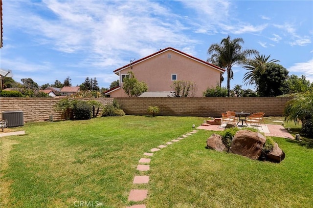 3016 Daphney Ct, Simi Valley, CA 93063 - fenced backyard with a patio area