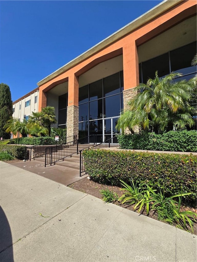 400 N Acacia Ave Unit D16, Fullerton, CA 92831 - view of building exterior