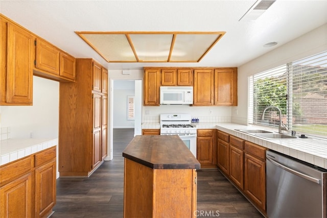16783 Lake Knl, Riverside, CA 92503 - kitchen with white appliances, a sink, dark wood-style floors, and a center island