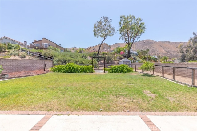 16783 Lake Knl, Riverside, CA 92503 - view of yard featuring a residential view