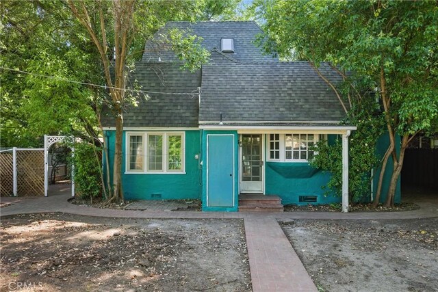 915 Poplar St, Chico, CA 95928 - view of front of home with roof with shingles and entry steps
