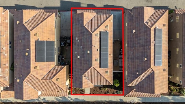 2038 Mesquite Ln, Colton, CA 92324 - aerial view of property and surrounding area with property parcel outlined
