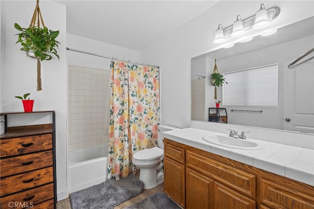 356 Myrl Pl, Hemet, CA 92545 - full bath featuring vanity, shower / bath combination with curtain, and wood finished floors