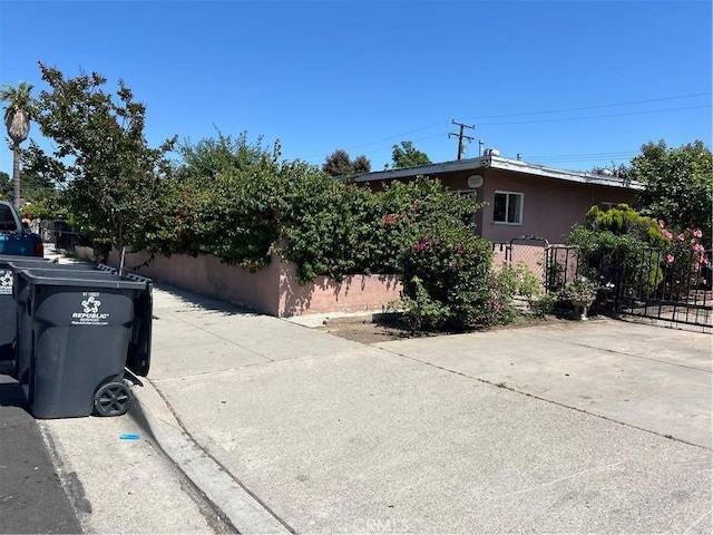 2124 W Civic Center Dr, Santa Ana, CA 92703 - view of side of property with stucco siding