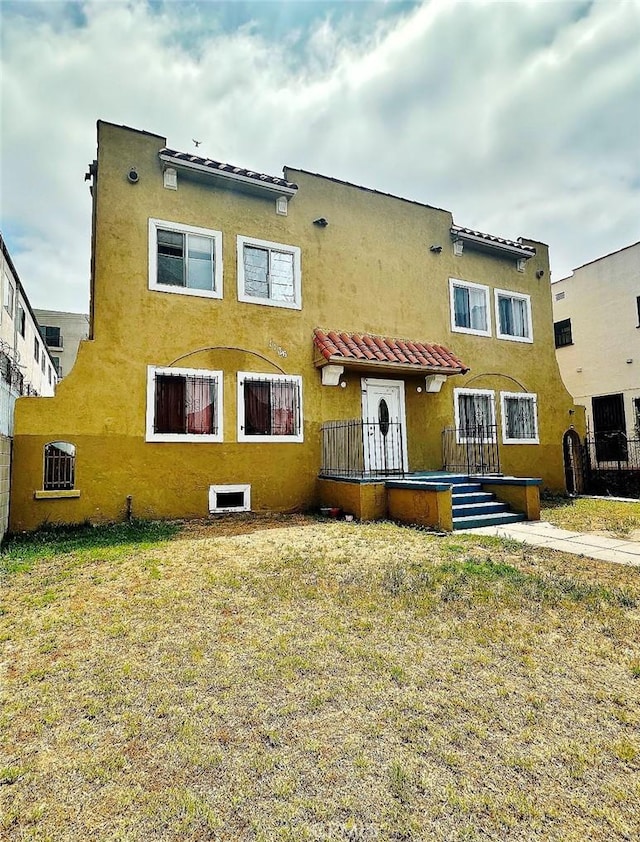 1136 Arapahoe St, Los Angeles, CA 90006 - back of property featuring stucco siding