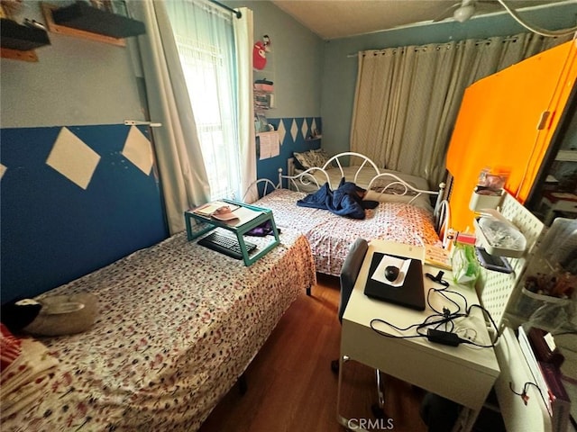 1136 Arapahoe St, Los Angeles, CA 90006 - bedroom featuring dark wood finished floors
