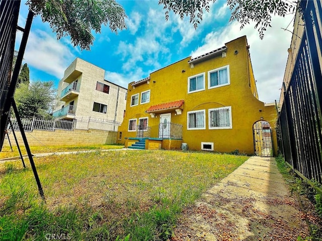 1136 Arapahoe St, Los Angeles, CA 90006 - rear view of property with stucco siding