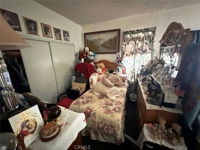 1136 Arapahoe St, Los Angeles, CA 90006 - bedroom with a closet