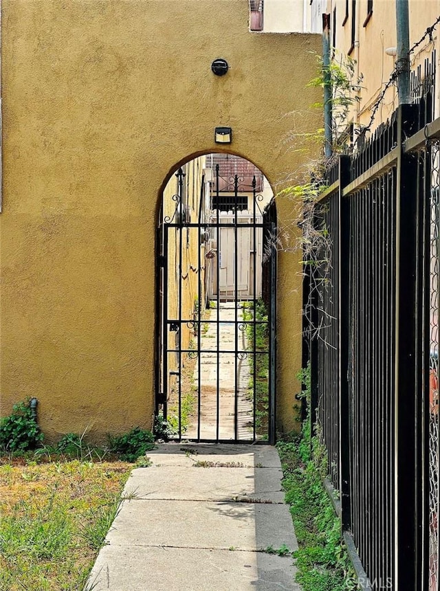 1136 Arapahoe St, Los Angeles, CA 90006 - view of gate