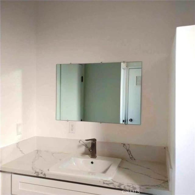 1136 Arapahoe St, Los Angeles, CA 90006 - bathroom with vanity