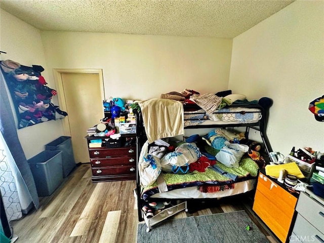 1136 Arapahoe St, Los Angeles, CA 90006 - bedroom featuring wood finished floors and a textured ceiling