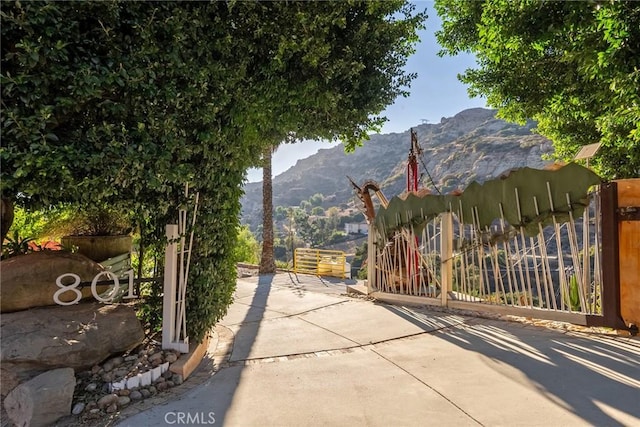 801 Box Canyon Rd, Canoga Park, CA 91304 - view of front facade featuring a mountain view and a gate