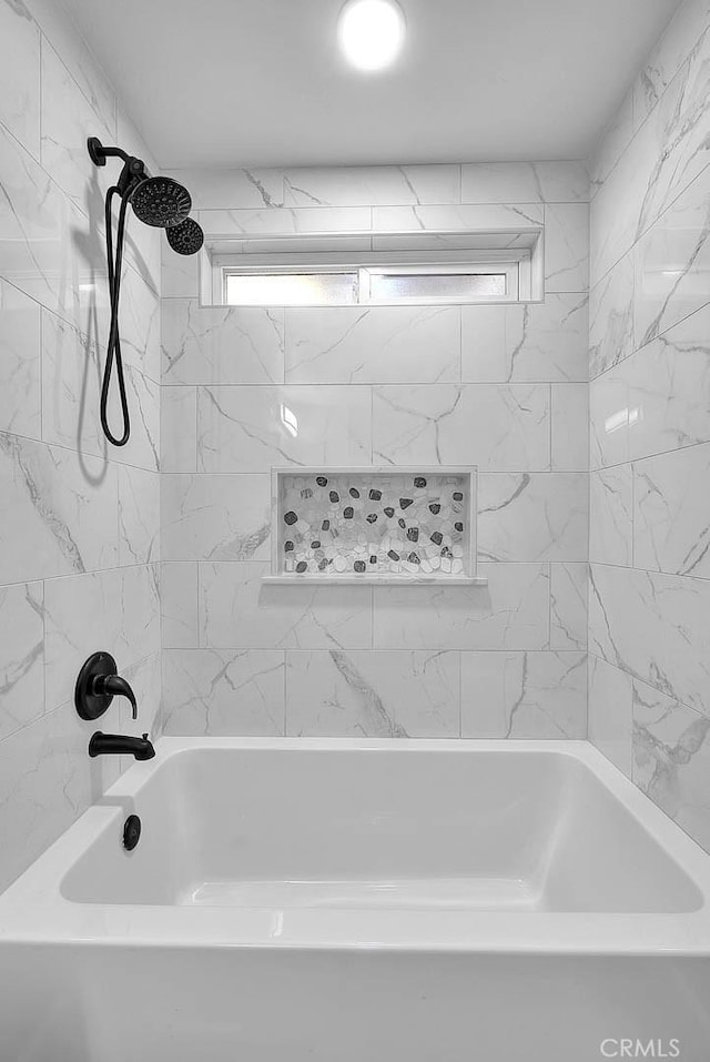 7747 Onyx Ave, Rancho Cucamonga, CA 91730 - full bath featuring shower / bathtub combination