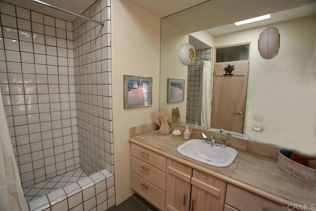 2207 Hoberg Rd, Borrego Springs, CA 92004 - full bath featuring tiled shower and vanity