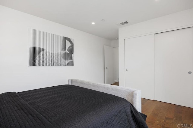 731 Valley Ave, Solana Beach, CA 92075 - bedroom with wood finished floors, recessed lighting, and a closet