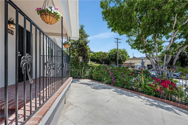 451 N Indiana St, Los Angeles, CA 90063 - view of patio / terrace