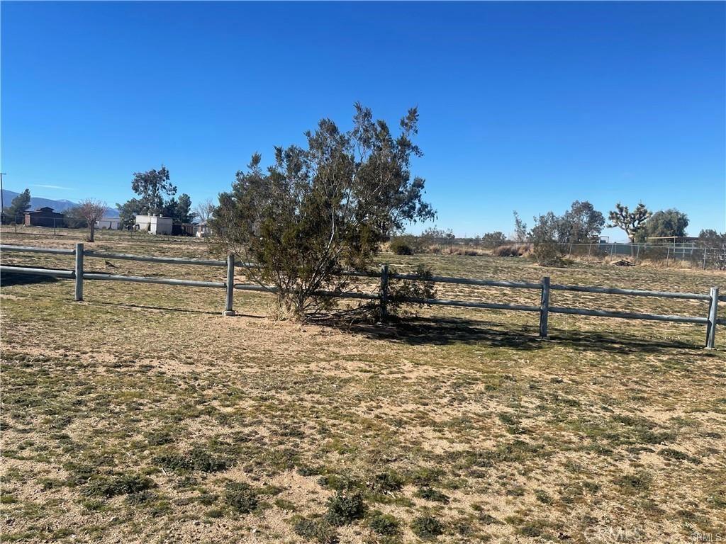 12238 Windermere Rd, Phelan, CA 92371 - photo 4