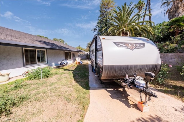 2110 Hathaway Pl, Riverside, CA 92506 - view of yard with an outdoor structure