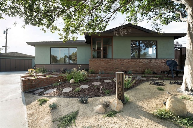 1409 N Midsite Ave, Covina, CA 91722 - mid-century modern home featuring stucco siding, an outdoor structure, and brick siding
