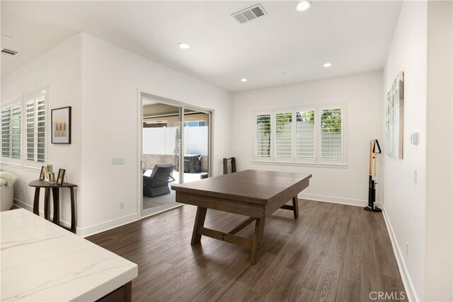 11638 Oakton Way, Corona, CA 92883 - dining space featuring dark wood finished floors, recessed lighting, and baseboards