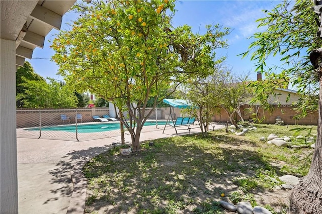 9021 Oneida Ave, Sun Valley, CA 91352 - community pool with a fenced backyard and a patio area