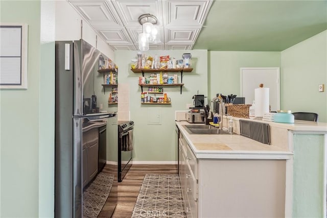 5585 E Pacific Coast Unit 361, Long Beach, CA 90804 - kitchen featuring wood finished floors, stove, open shelves, and freestanding refrigerator