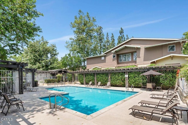 2911 Butter Creek Dr, Pasadena, CA 91107 - community pool with a pergola and a patio