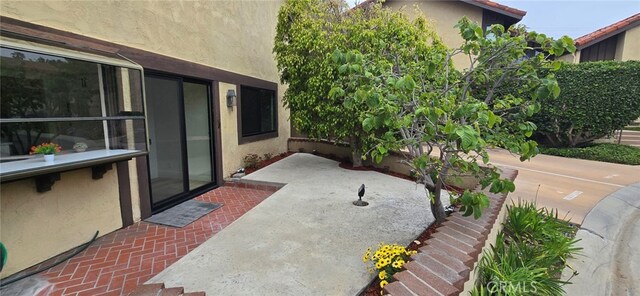 1364 Park Plaza Dr, Long Beach, CA 90804 - view of patio
