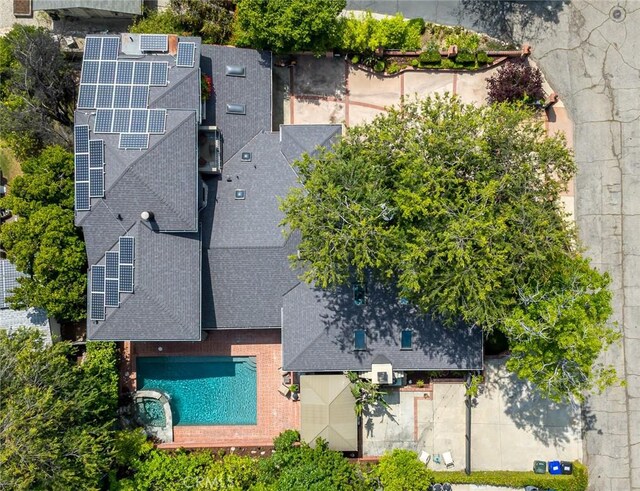 2410 W Cinco Casitas Ln, La Crescenta, CA 91214 - view of subject property featuring a pool