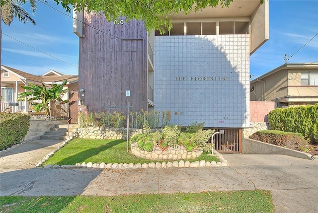 810 Edgewood St Unit 302, Inglewood, CA 90302 - view of side of home