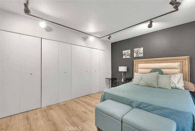 810 Edgewood St Unit 302, Inglewood, CA 90302 - bedroom featuring track lighting, wood finished floors, and a closet