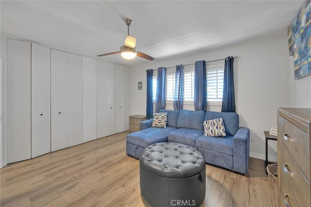 810 Edgewood St Unit 302, Inglewood, CA 90302 - living area featuring a ceiling fan and light wood-style flooring