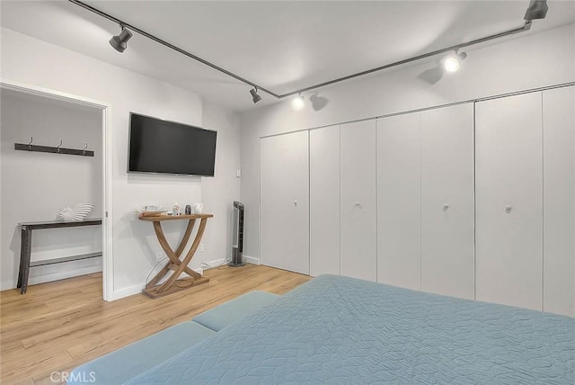 810 Edgewood St Unit 302, Inglewood, CA 90302 - bedroom featuring track lighting, light wood finished floors, a closet, and baseboards