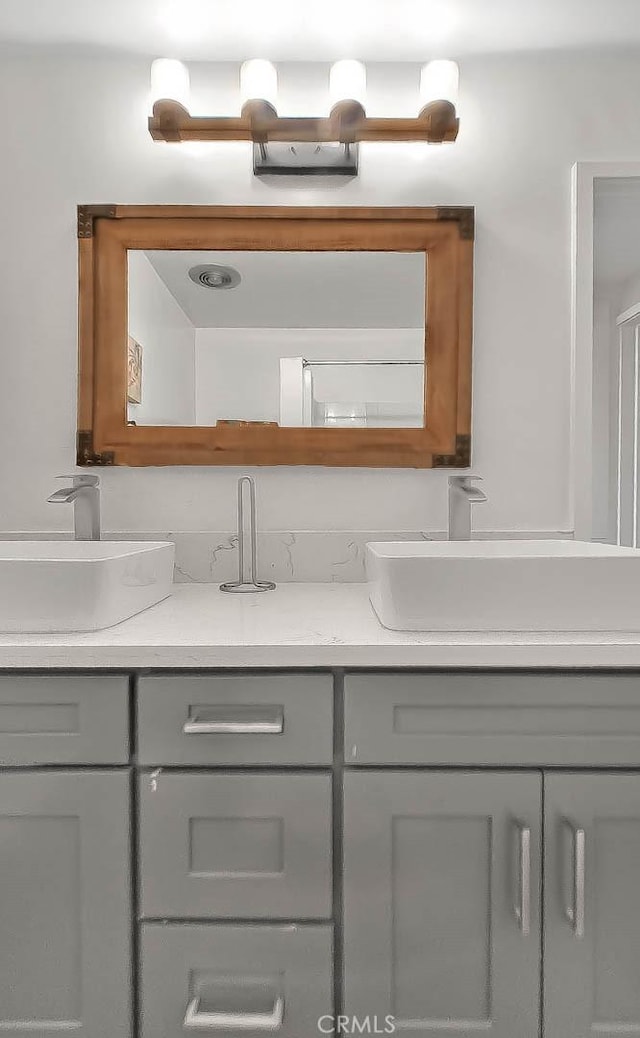 810 Edgewood St Unit 302, Inglewood, CA 90302 - bathroom with double vanity