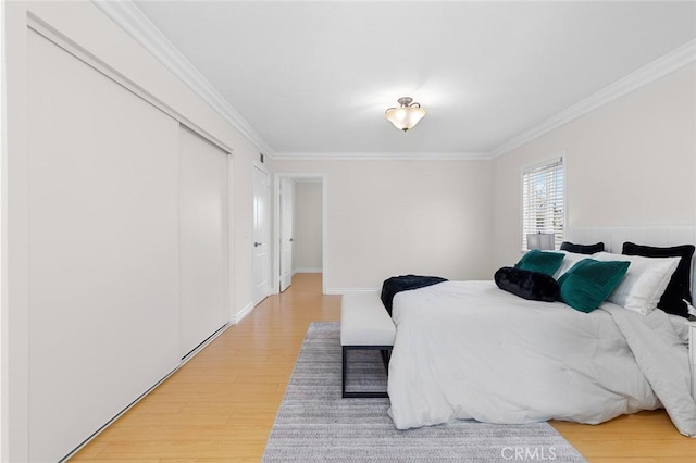 2160 S Hammatt, Anaheim, CA 92802 - bedroom with crown molding, light wood-style floors, and a closet