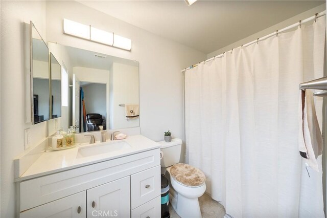 22123 Figueroa St Unit 144, Carson, CA 90745 - full bath featuring toilet, vanity, and curtained shower