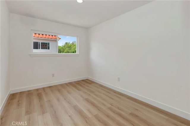 31278 Calle San Juan Unit 12F, San Juan Capistrano, CA 92675 - spare room featuring light wood-style floors, baseboards, and recessed lighting