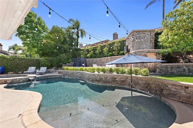 23982 Cormorant Ln, Laguna Niguel, CA 92677 - view of swimming pool featuring a pool with connected hot tub, a fenced backyard, and a patio