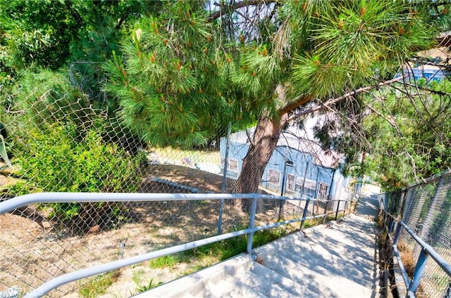 2602 Onyx Dr, Los Angeles, CA 90032 - view of yard