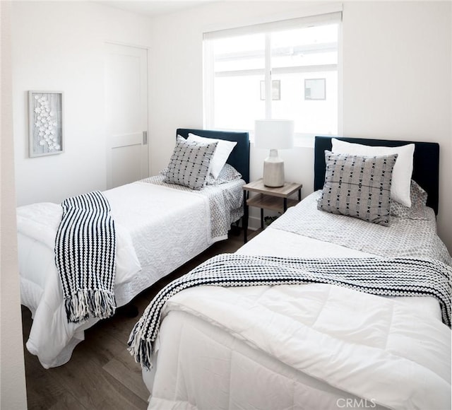 312 35th St, Newport Beach, CA 92663 - bedroom with wood finished floors